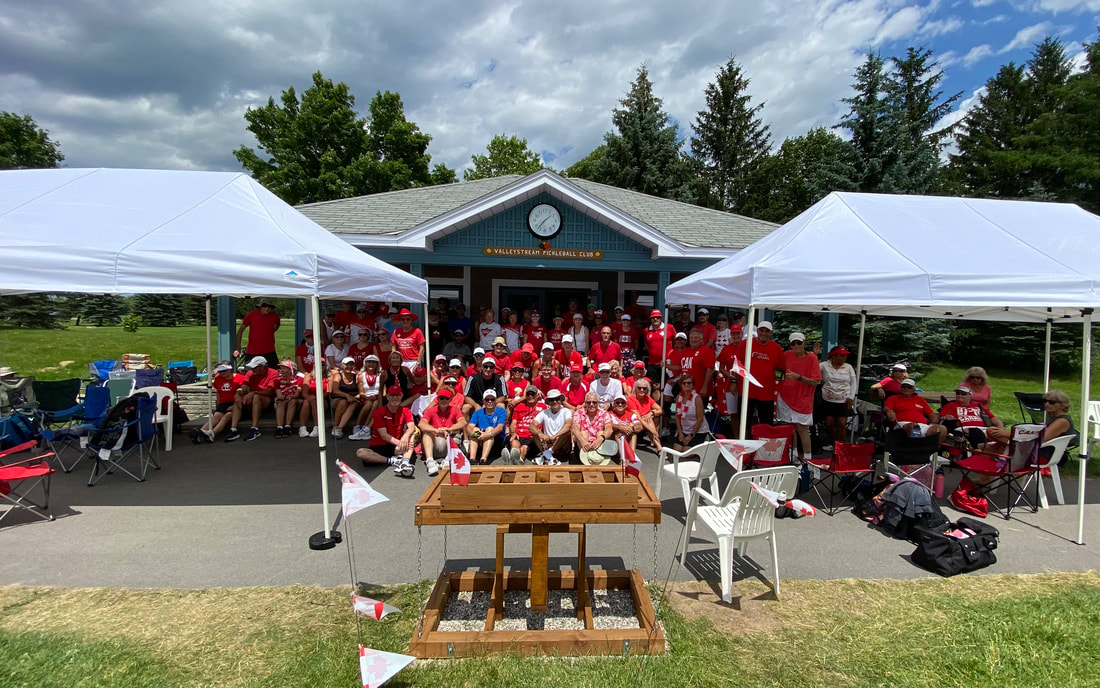 The crowd in front of the clubhouse